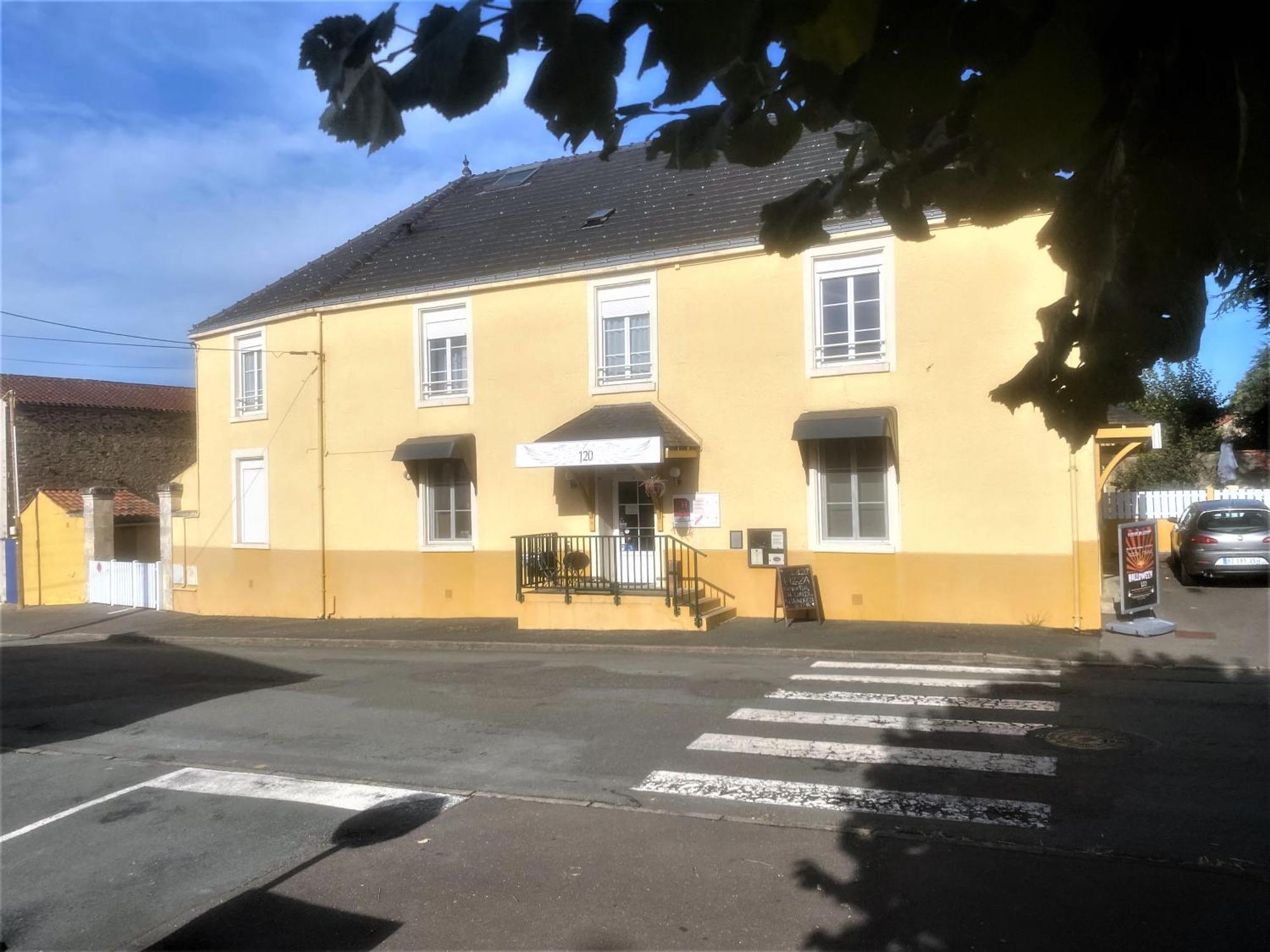 Le 120 - Groupe Logis Hotels - Ex Auberge La Terrasse La Châtaigneraie Exterior photo